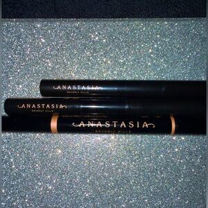 AnastasiaBeverlyHillsBrowdefiner Caramel-full size swatch 1 x -2 samp. See pics